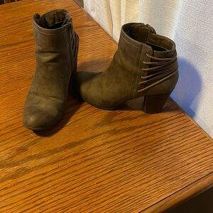 Madden girl women’s ankle boots. Size 10